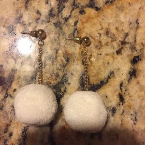 Dangling Pom Pom earring